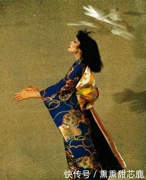 亚洲|她是性感又危险的东瀛美人，也是首位在巴黎时装周走秀的亚洲超模