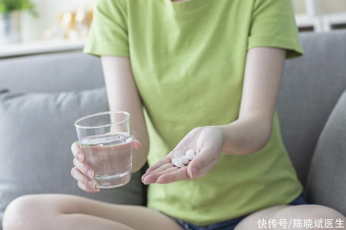 服用他汀类药物需要注意什么(服用他汀类药物，这5种错别再犯！不然等于白吃药，还会有风险)