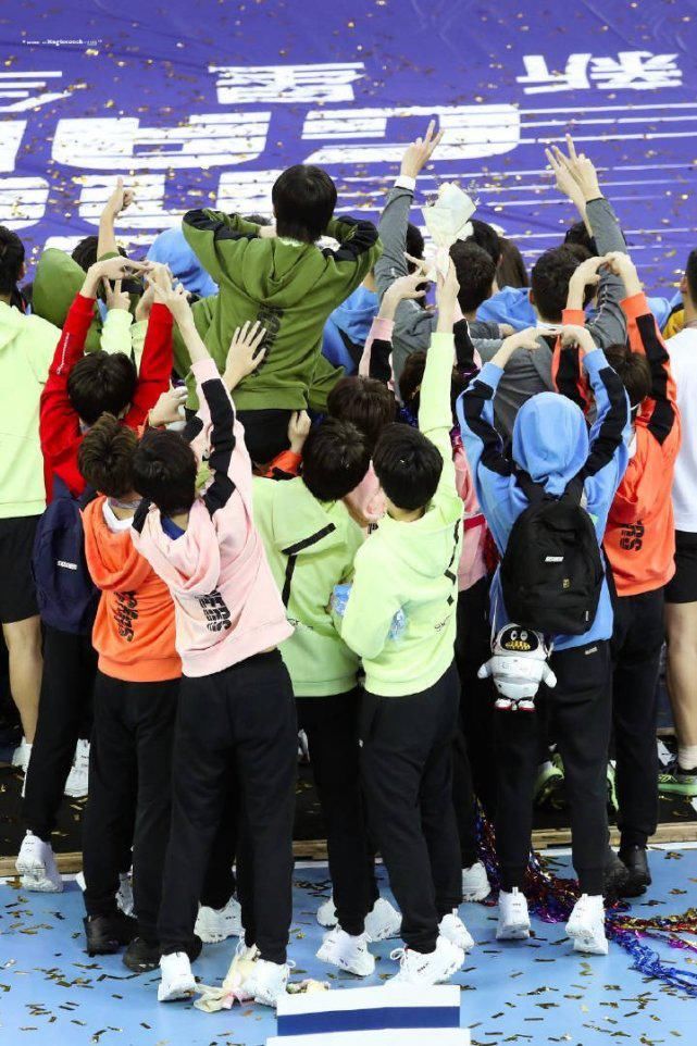  周震南|R1SE周震南 被公主抱选中的男人