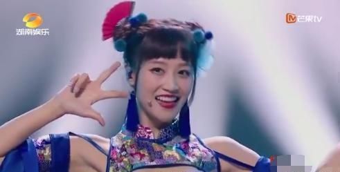  扇子|浪姐三公表演舞台，金莎扇子两次掉落，下台后崩溃大哭