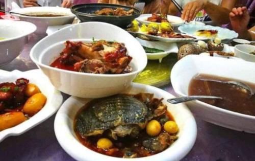 假期|国庆假期刚开始，他的日程已经排到了8号，连续23场婚宴不消停？