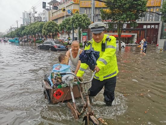 枣庄|枣庄交警：化身“浇”警守护你的平安出行