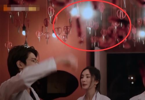  恐怖片|密逃史上最诡异的一幕吓坏邓伦，观众：真拍成恐怖片了