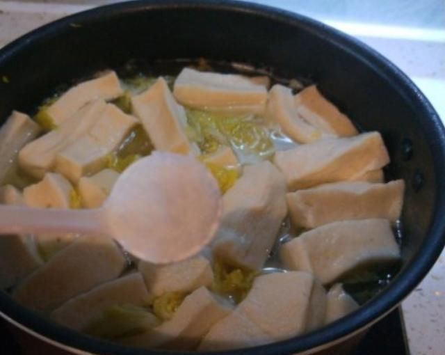  适量|夏季就应该吃些清淡的菜，百菜不如白菜，看看这道清淡的家常菜