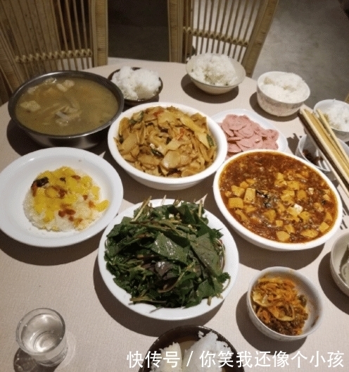 啥意思|“毕业时学校发了个碗,这是啥意思啊...?”哈哈哈哈工作都分好了?