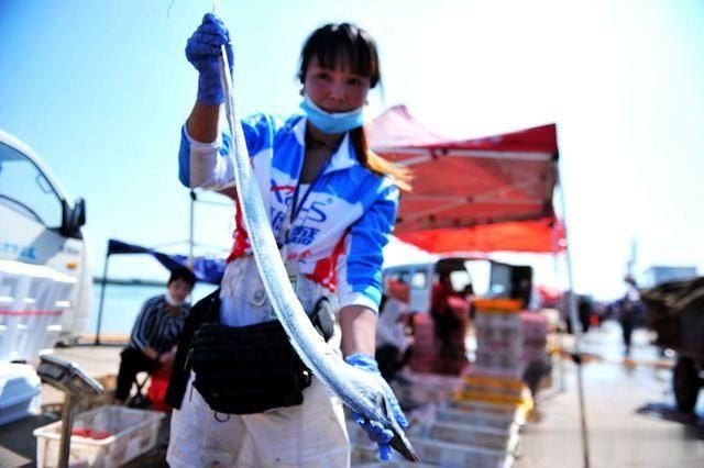 开海|开海后大渔船回来 海鲜堆满码头 价格比禁渔期便宜不少