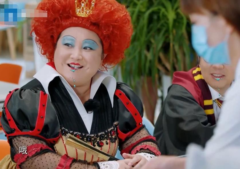  更深|郑爽录节目吃饭引热议，看到她吃的是啥，网友：给我三盘也吃不饱