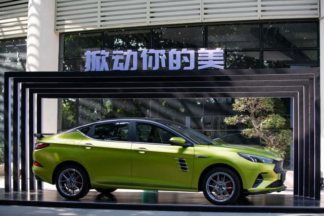  腰间盘|比腰间盘还突出，10万元落地的家轿还能这么玩？