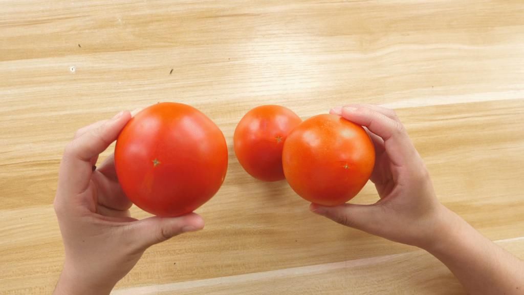  菜农|买黄瓜挑“弯的”还是“直的”，菜农不小心说漏嘴，以后别买错了