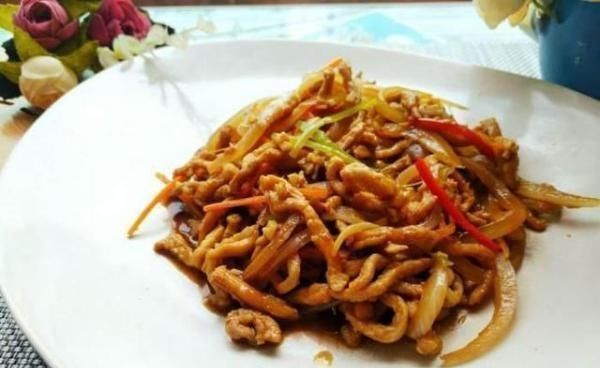  味道|洋葱炒肉丝，简单易学，一款熟悉的家常菜，有家的味道
