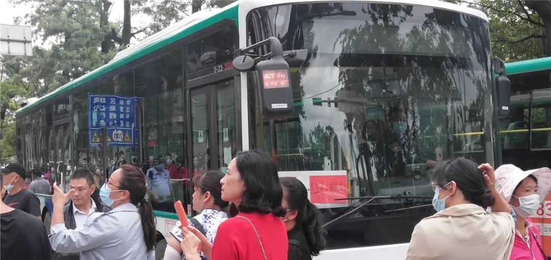  考生|图集丨云南高考首日直击：每一张安静的考桌都来之不易