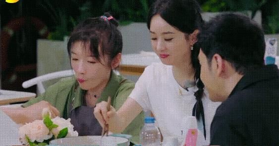  吃饭|《中餐厅》赵丽颖吃饭翻菜，甩脸离席引热议，粉丝质疑遭恶意剪辑