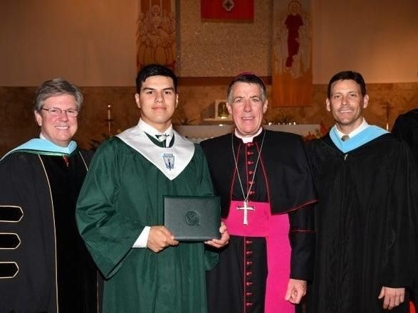  美国|美国女法官险被乔装成快递员的律师枪杀，老公儿子也不幸遭殃