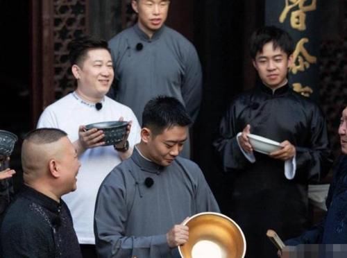  斗笑|《德云斗笑社》之后，德云社开启霸屏模式，一周不缺席，德云女孩福利来啦