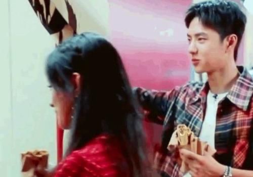  赵丽颖|赵丽颖王一博为何在《天天》互动频繁，《快本》却少有交流？看到主题便懂