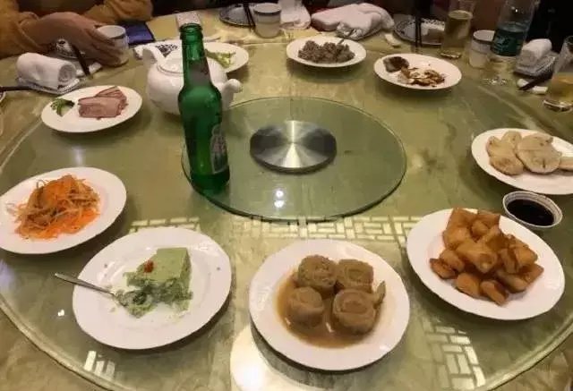 北京|不给点菜的“网红餐厅”被大V围攻：3000一桌还不如食堂……