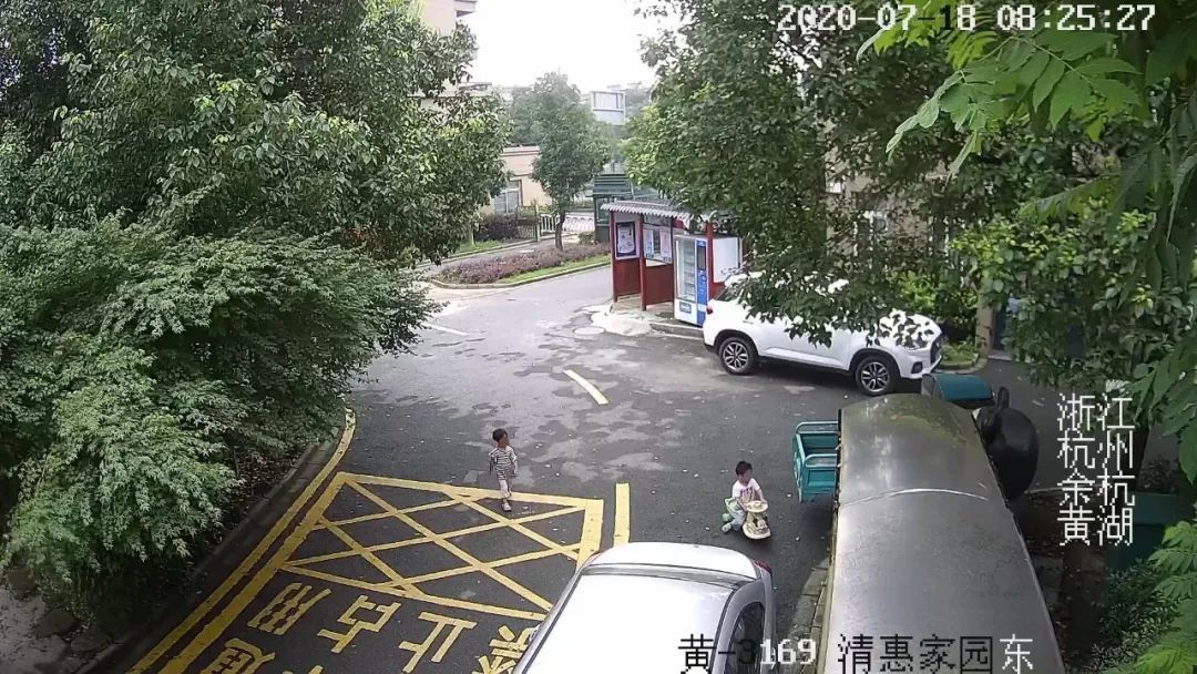  骑着扭扭车|杭州一对3岁龙凤胎“离家出走”了，100米外就是一条河.....奶奶急疯！