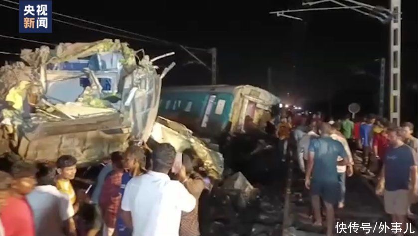 印度列车相撞事故已造成233人死亡