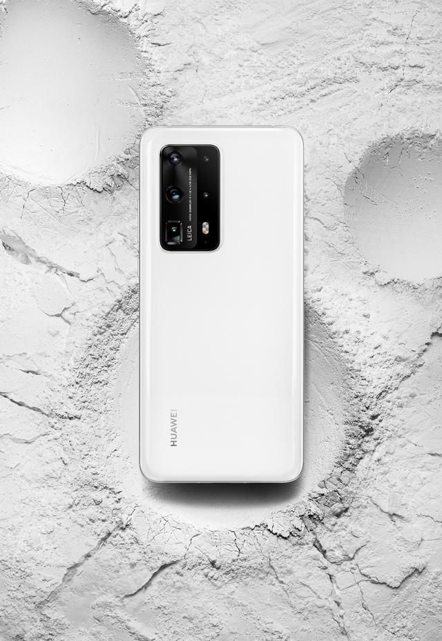  TA|拿什么配香奈儿 顶流时尚大咖都会选TA