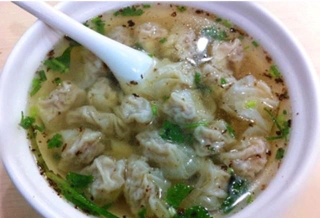 做法|10年馄饨店教:千里香馄饨黑葱油做法,在家也能做馄饨店的味道