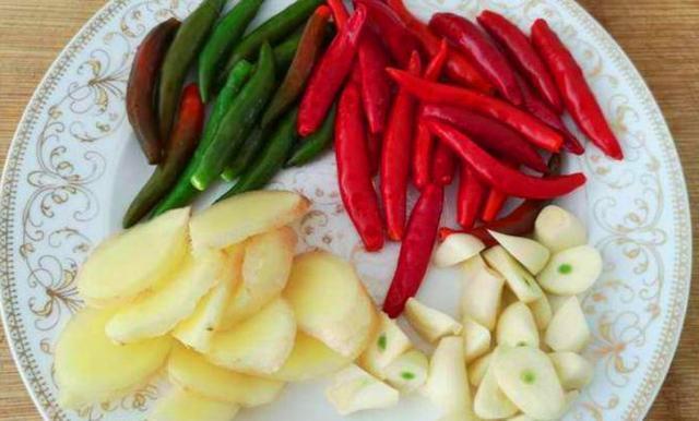 不坏|腌黄瓜时,多加这1步,黄瓜又脆又绿,放半年也不坏,太好吃了