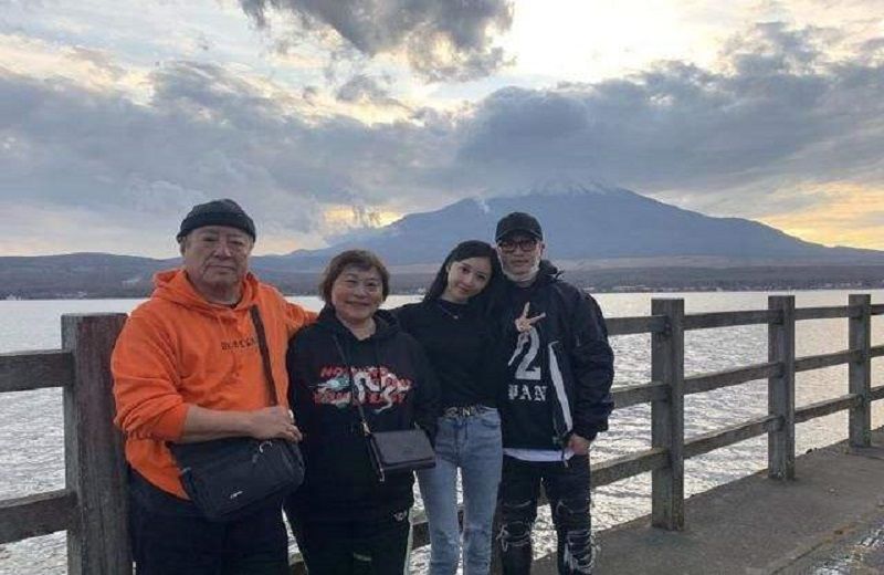  相比|潘玮柏公布妻子照片，和妈妈相比胜似姐妹