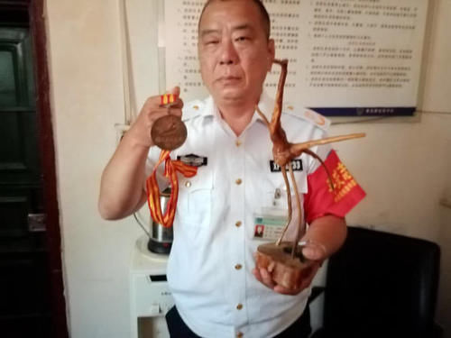  奖牌|谁恁粗心?把奖牌和获奖作品都丢了