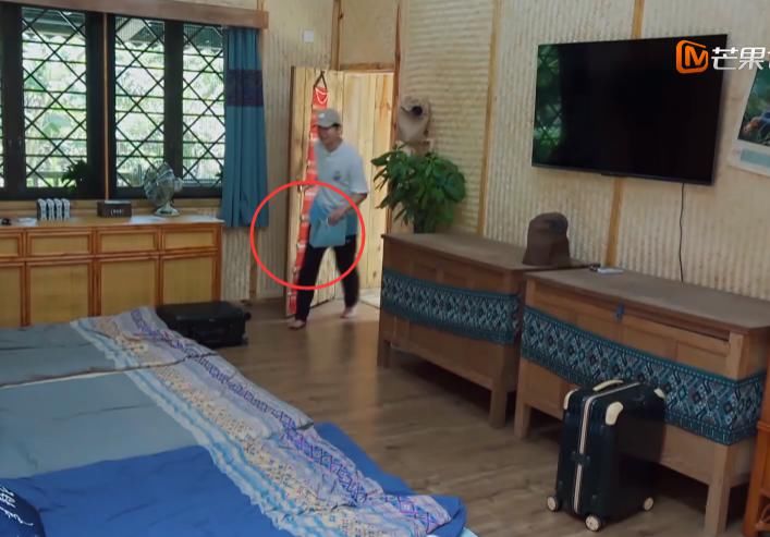  寝室|《向往》岳云鹏睡了三期！看清男生寝室一个细节后，估计睡一季也不会无聊