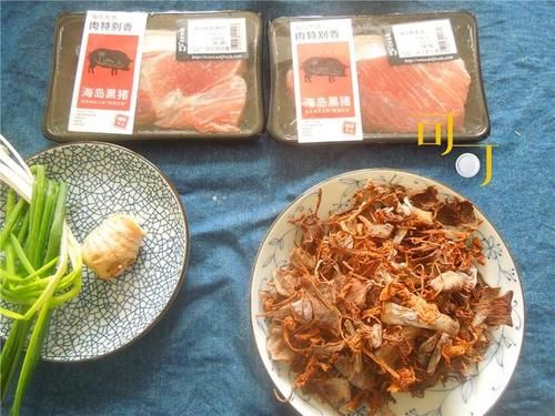  五花肉|梅干菜烧肉，梅干菜烧五花肉是最经典的吃法，下饭好菜