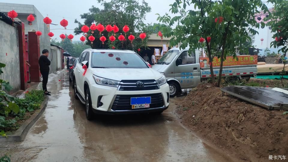 干干净净|老家兄弟结婚，大汉来当录像车！