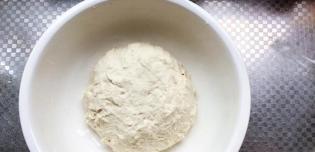  详细|家常烙大饼的方法松软筋道，凉了不硬千层大饼简单易学详细讲解