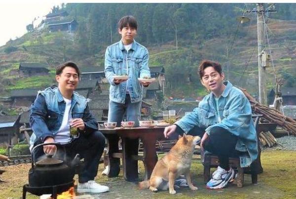 名嘴|《向往的生活》那么火带货却不如薇娅,名嘴何炅甘当网络主播陪衬