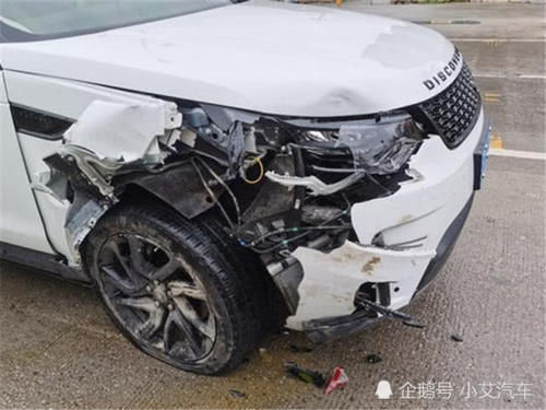  路虎车主|面包车撞上路虎发现，车主下车三脸懵这就是豪车的“战斗力”