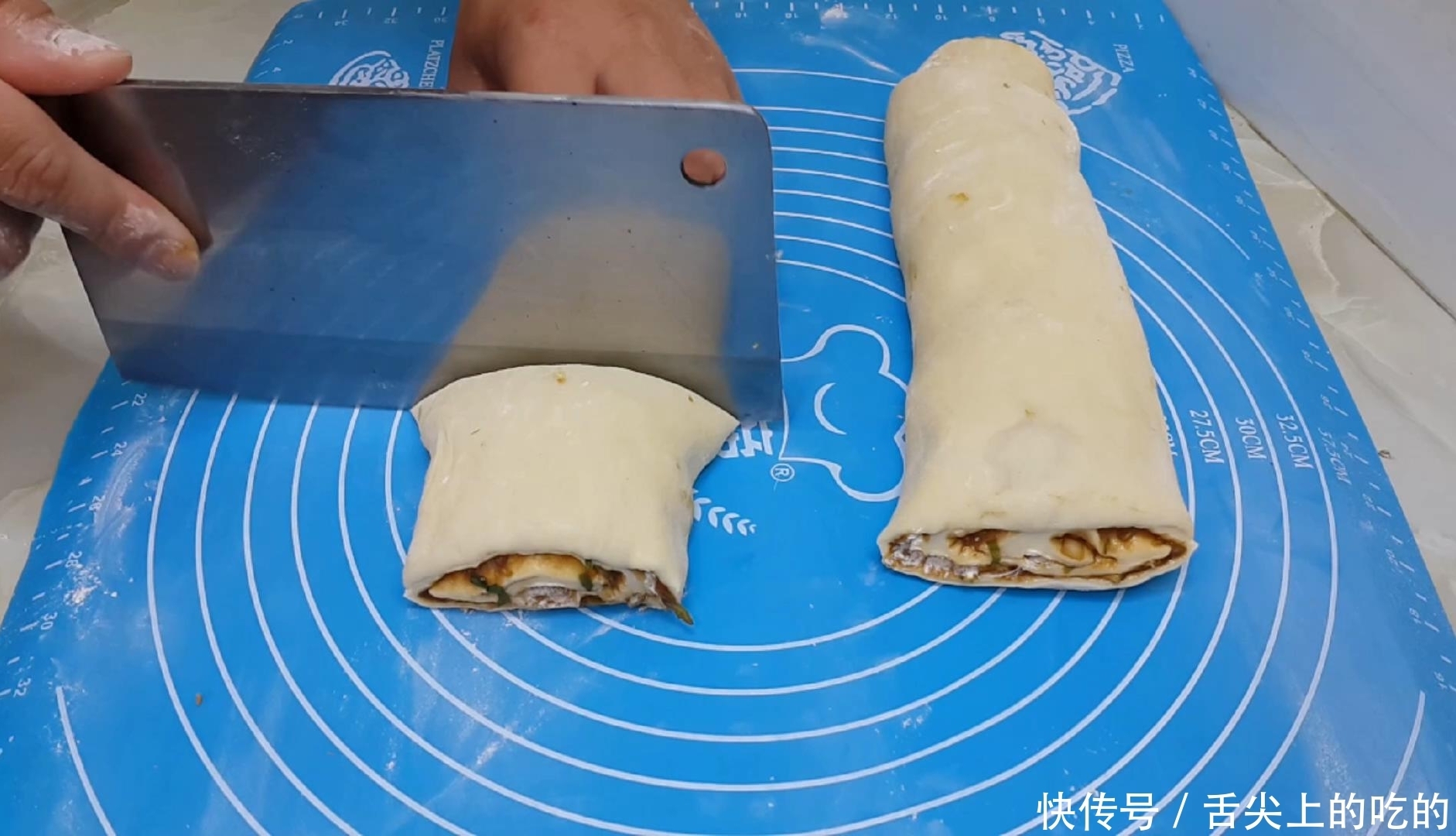 念念不忘|烧饼别买着吃了,加几勺酱料,外皮焦脆又多层,吃过就念念不忘