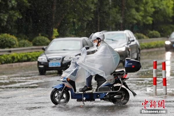 预警|上海三预警持续维持 “黑格比”影响减弱[图]