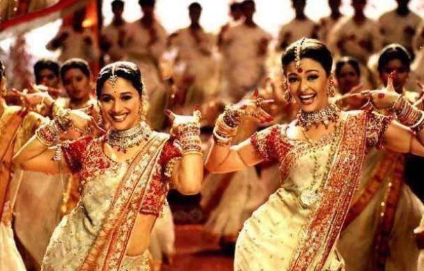 直言|印度美女到中国旅游，看到中国男人行为，直言：真羡慕中国女人