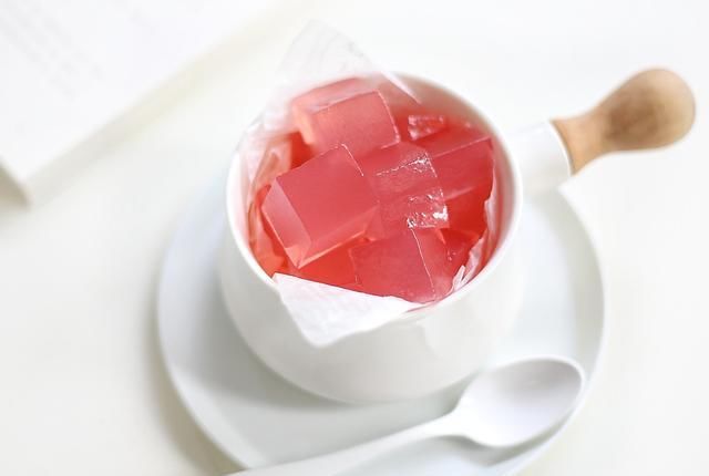  美味|只需3个桃子，就能做出2种甜品，美味解馋又实惠，做法超简单