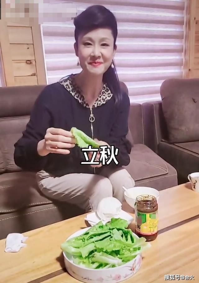 午餐|55岁于文华近况曝光太心酸!午餐只吃馒头蘸酱,饭菜都要自己带