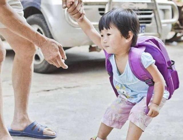 套路|人贩子又有“新套路”,家长带娃时遇见这3种人,能避开就避开