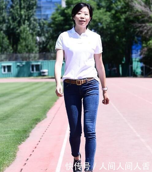 活动|知性优雅!女排奥运冠军出席徒步活动,如今身居高位气质更胜从前