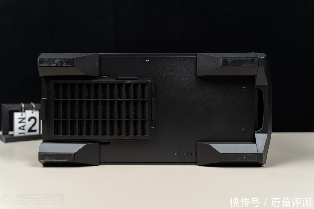 LIANLI|风道升级,散热效果媲美开放式环境、联力LIANLI 鬼斧AIR 机箱 评测