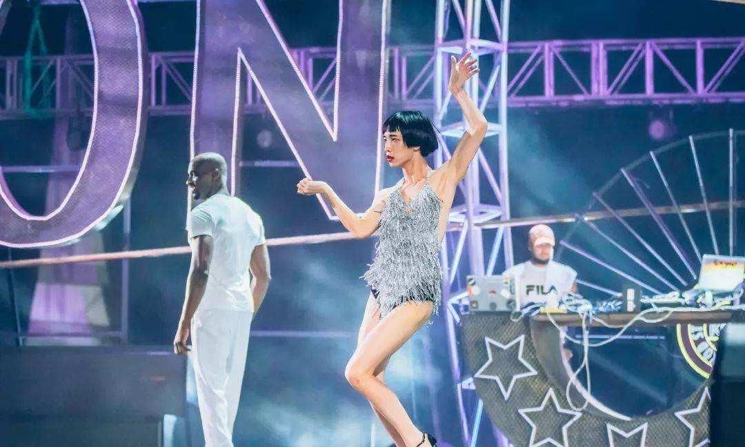  舞者|《这就是街舞》开播 有人说王一博不尊重舞者 凭啥让他做队长？