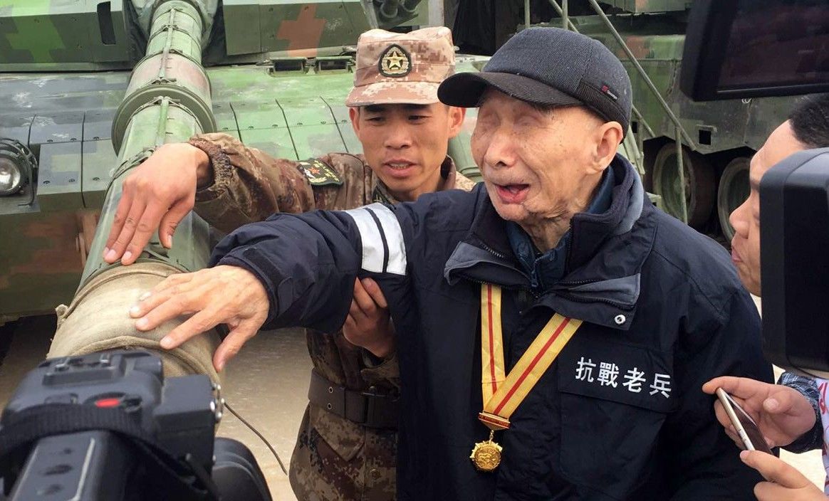 派出|老人隐姓埋名71年，因一小东西暴露身份，部队立即派出6辆坦克