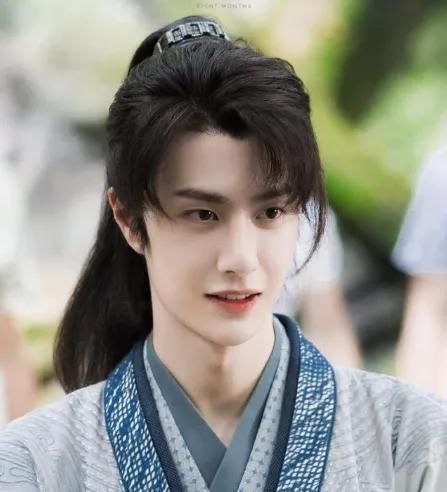  弯道|因《陈情令》爆红, 竟同运不同命, 肖战被王一博弯道超车了吗?