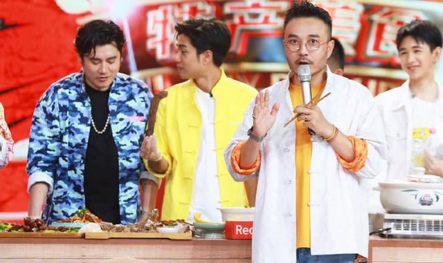  天天向上|赵丽颖与王一博共喝一碗汤引热议，网友调侃：冯绍峰不会吃醋吗？