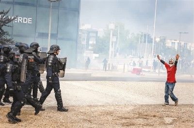 这起事件为何“点燃”法国民间情绪？街头暴力为何反复上演？
