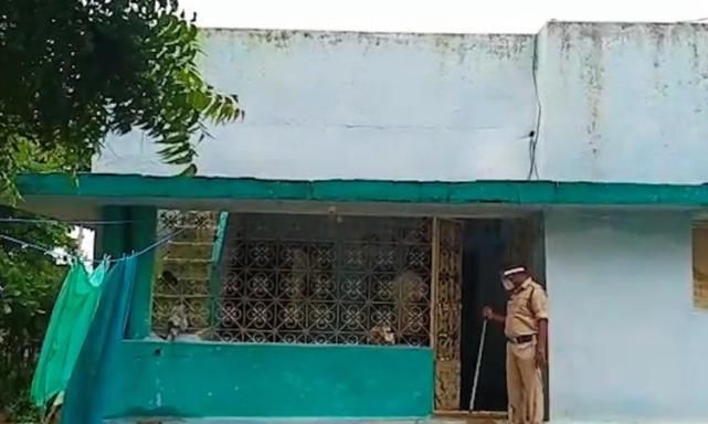  当地警方|一家四口一夜之间离奇死在家中各处，院子里还有一个新挖的土坑