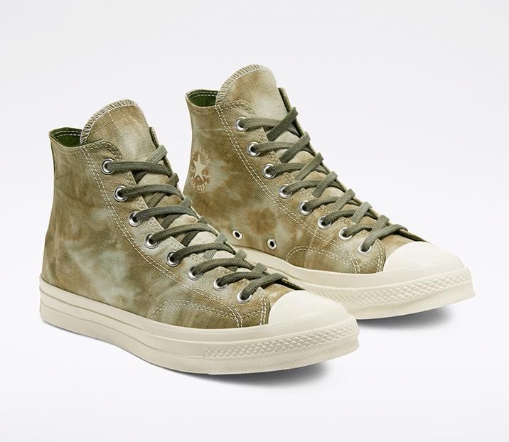  街舞|《这就是街舞》明星上脚谁最狠？王一博同款竟然有钱都买不到.