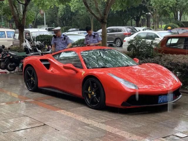  扣留该机动|法拉利送去维修，保险公司一看：马上报警