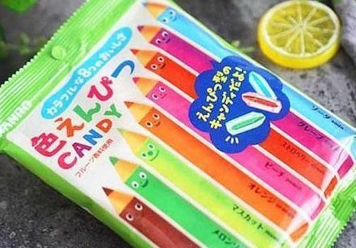 偷吃|上课能“光明正大”偷吃的零食,认出了巧克力糖,却被矿泉水骗了